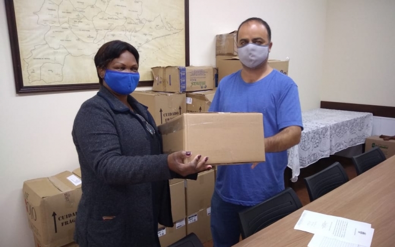 Prefeitura entrega 10 mil máscaras de barreira à Mitra Diocesana de Nova Friburgo